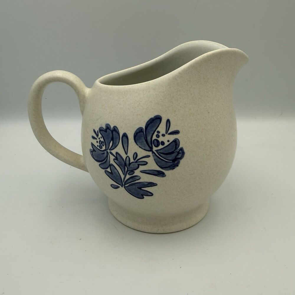 Vintage Pfaltzgraff Yorktowne 5-1/4" Large Footed Gravy Boat Pitcher Blue USA